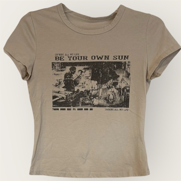 SHEIN Tops - SHEIN Tan Graphic Short Sleeve Tee Size 4